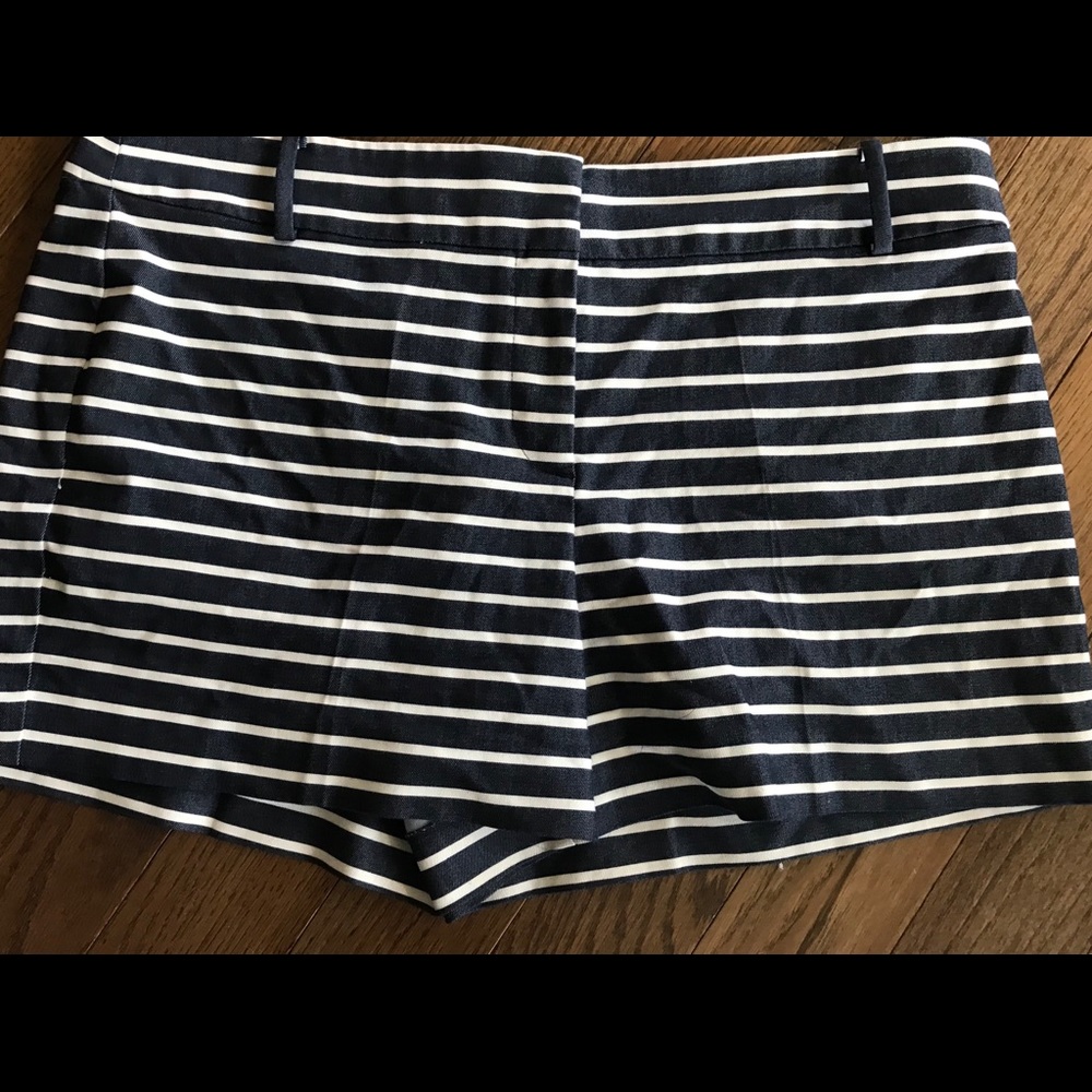 Dark blue/cream shorts
